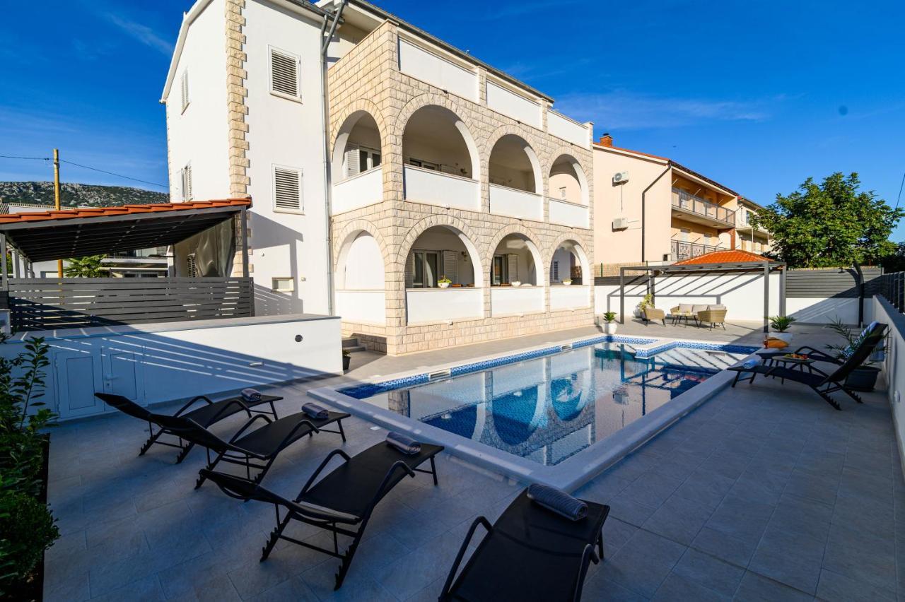 Villa Relax - Beautiful Apartment With Heated Saltwater Pool & Jacuzzi Kaštela Exterior foto